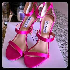 Steve Madden Fuschia Satin Heels